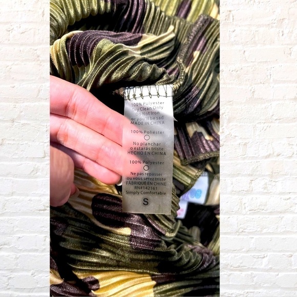 LuLaRoe Shirley Satiny Camo Print Open Front Kimono Large - Picture 10 of 10